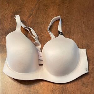 Victorias Secret T Shirt Lightly lined wireless bra